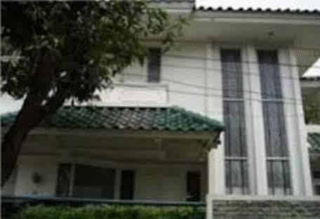 Bangka Bed And Breakfast Jakarta Exterior photo
